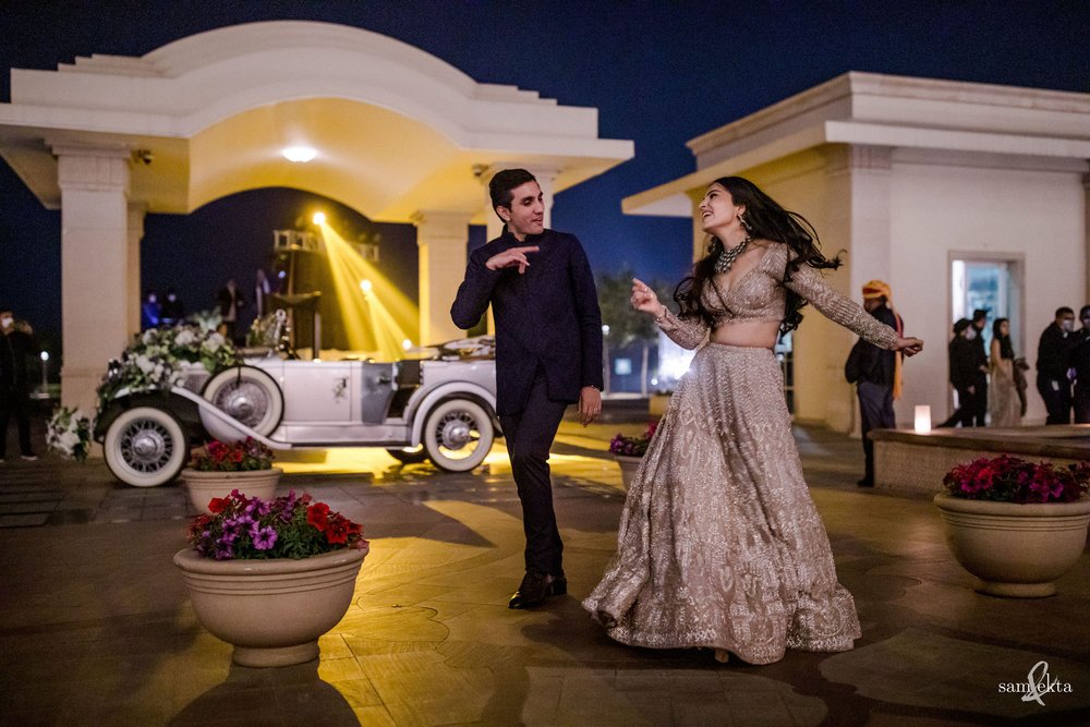 Saba &amp; Ishaan were in no mood to end the baraat &amp; continued to dance long after everyone entered the cocktail venue