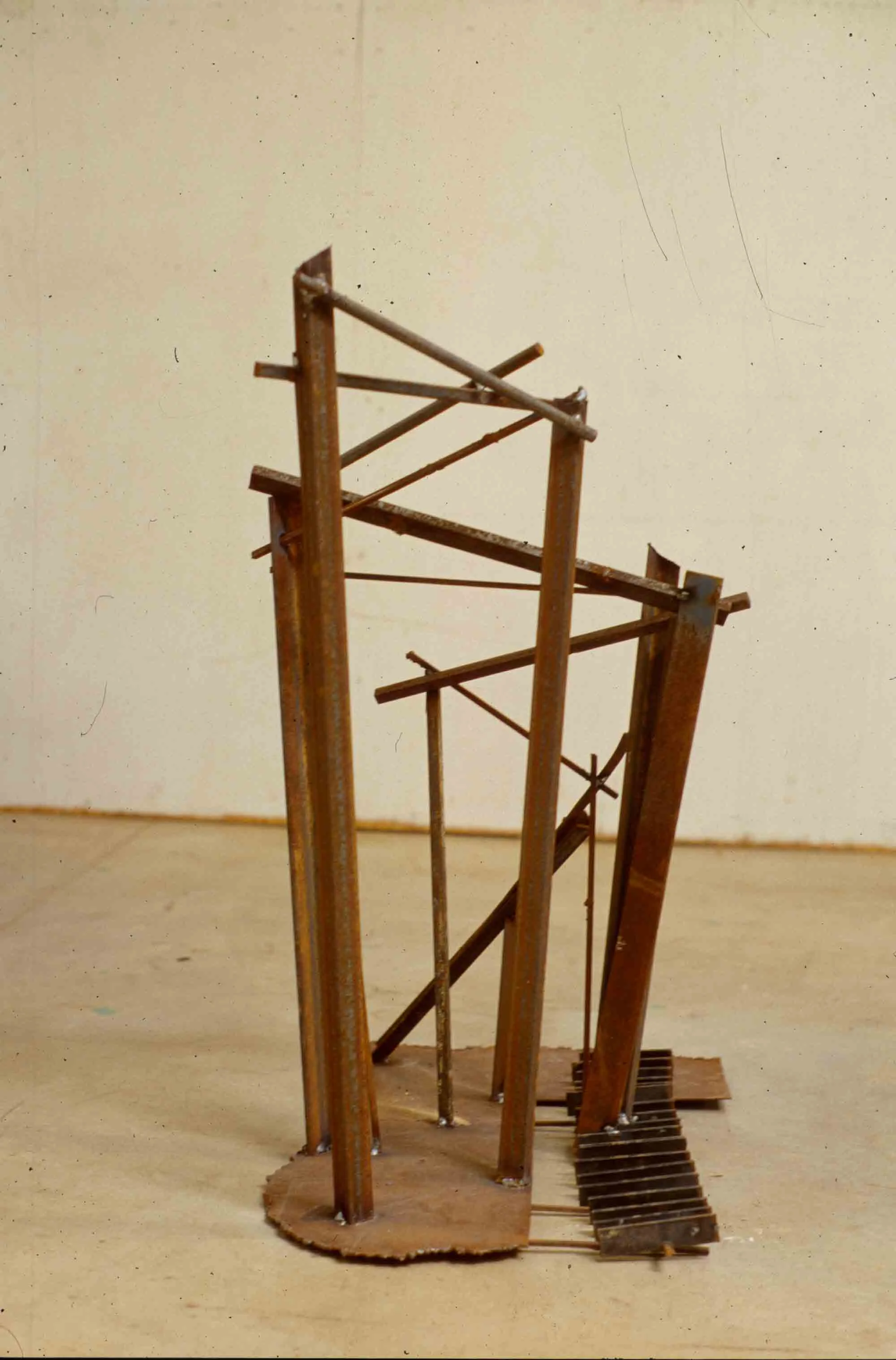 Areti-construction1-sculpture-01.jpg