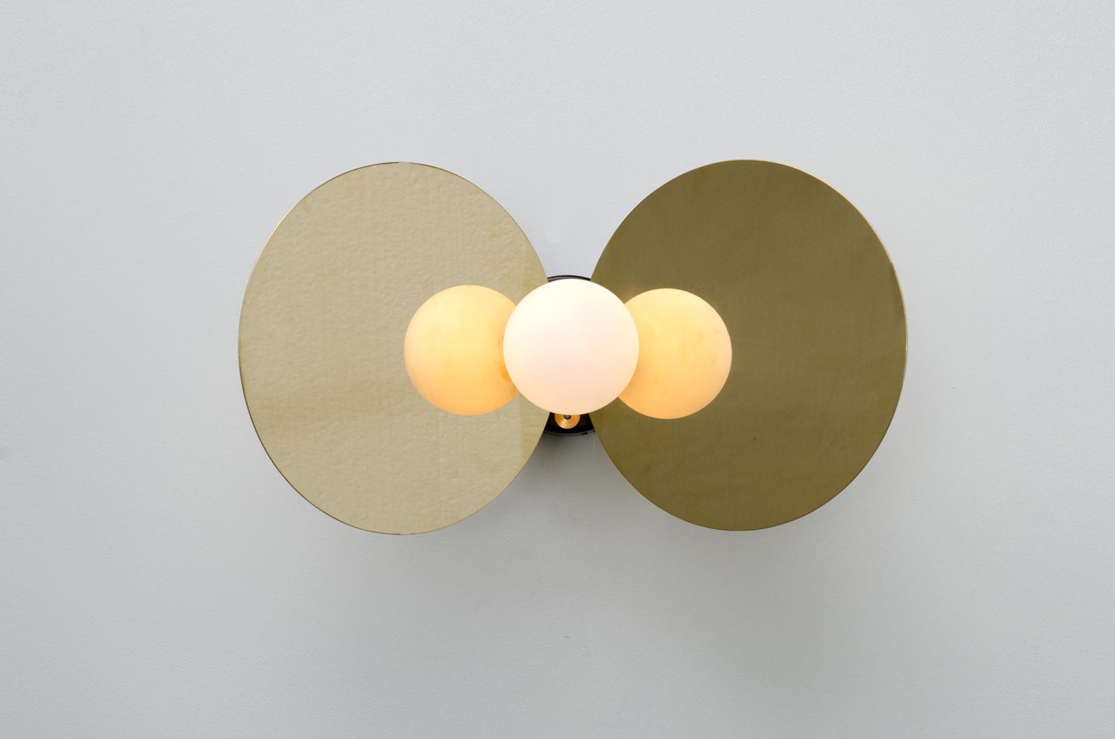 Areti-Ilios-wall-light-02.jpg