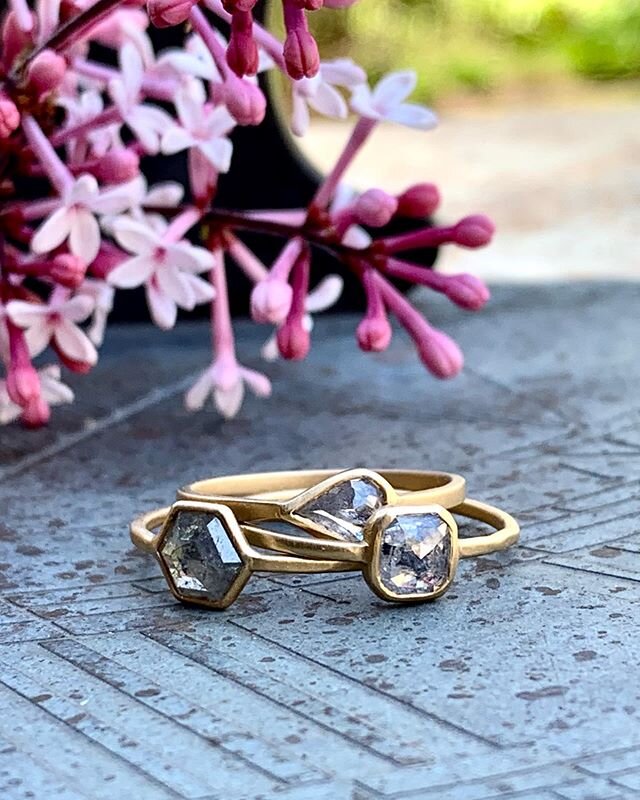 Never promised you a rose garden🌸 . . .
. . .

Promises...made to others, or kept with yourself⚡️
.
.
.

#simpleisbeautiful #getoutside #liveyouradventure #alternativeengagementring #finejewelry #18k #gold #saltnpepper #diamonds #graydiamonds #rosec