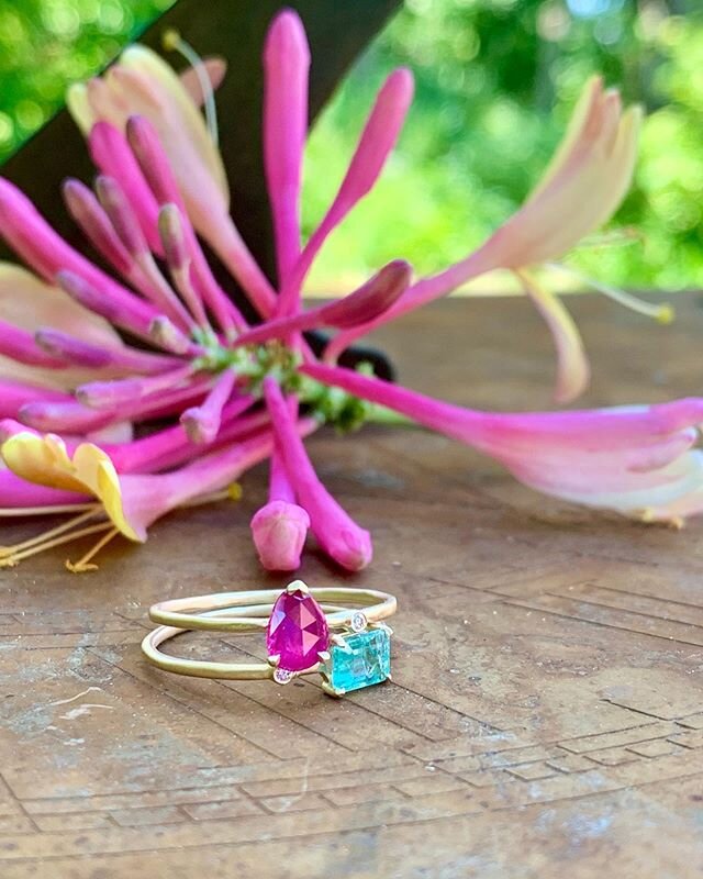 Some Sunday Sparkle heading to a Sunshiny Client💕☀️🌱 .
.
.
#sunshineday #lovemyclients #colombianemerald #hotpink #ruby #18k #gold #diamond #summervibes #stackemup #simpleisbeautiful #getoutside #liveyouradventure #giftyourself #finejewelry #shopsm
