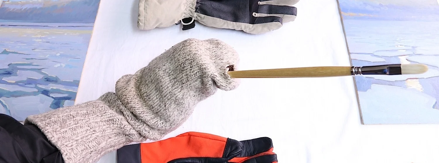 The Hibbard mitten, allowing fingers inside to hold onto a single brush.