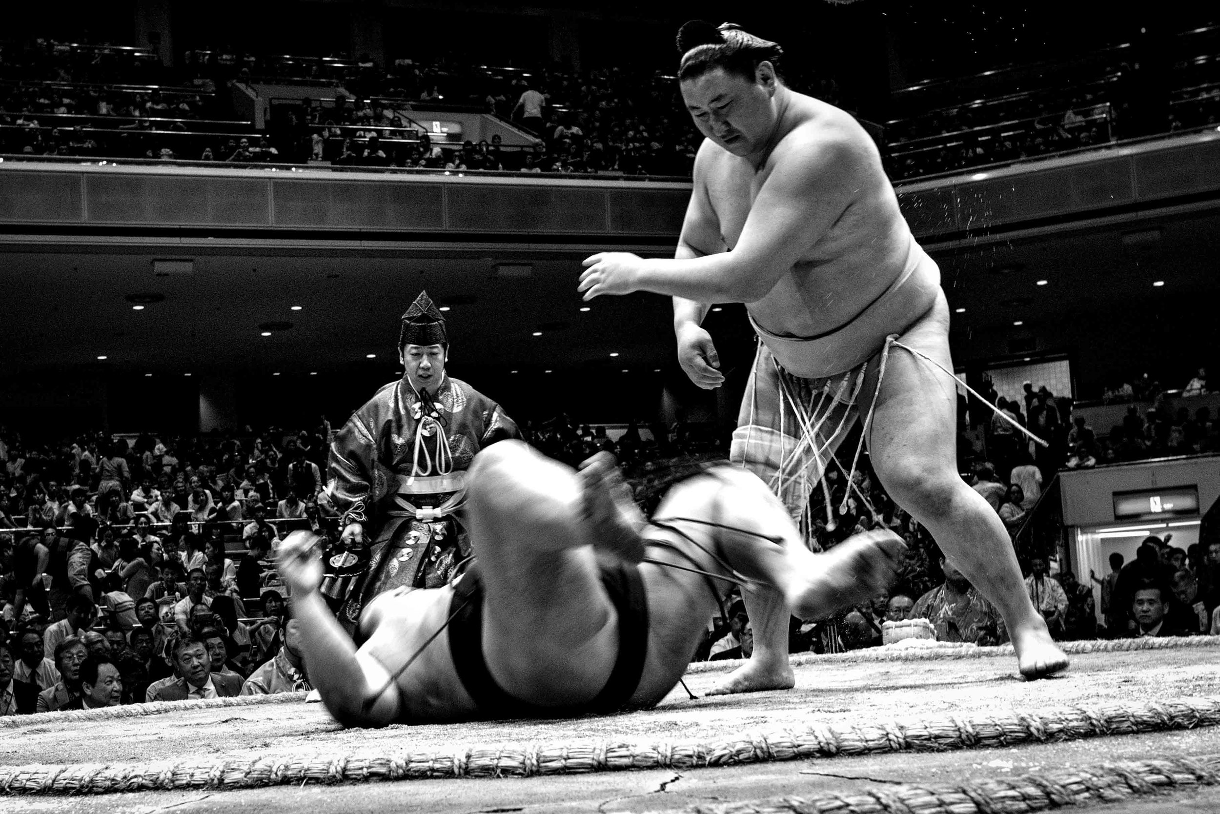 sumo wrestlers tokyo kokugikan.jpg