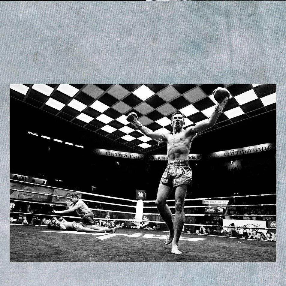 A knockout at the Rajadamnern. 
.
.
.
.
.
.
.
.
#muaythai #photojournalism #photojournalist #documentaryphotography #thaiboxing #monochromephotography #blackandwhitephotography #thailand #featureshoot #blackandwhite #myfeatureshoot  #boxing ng #docum