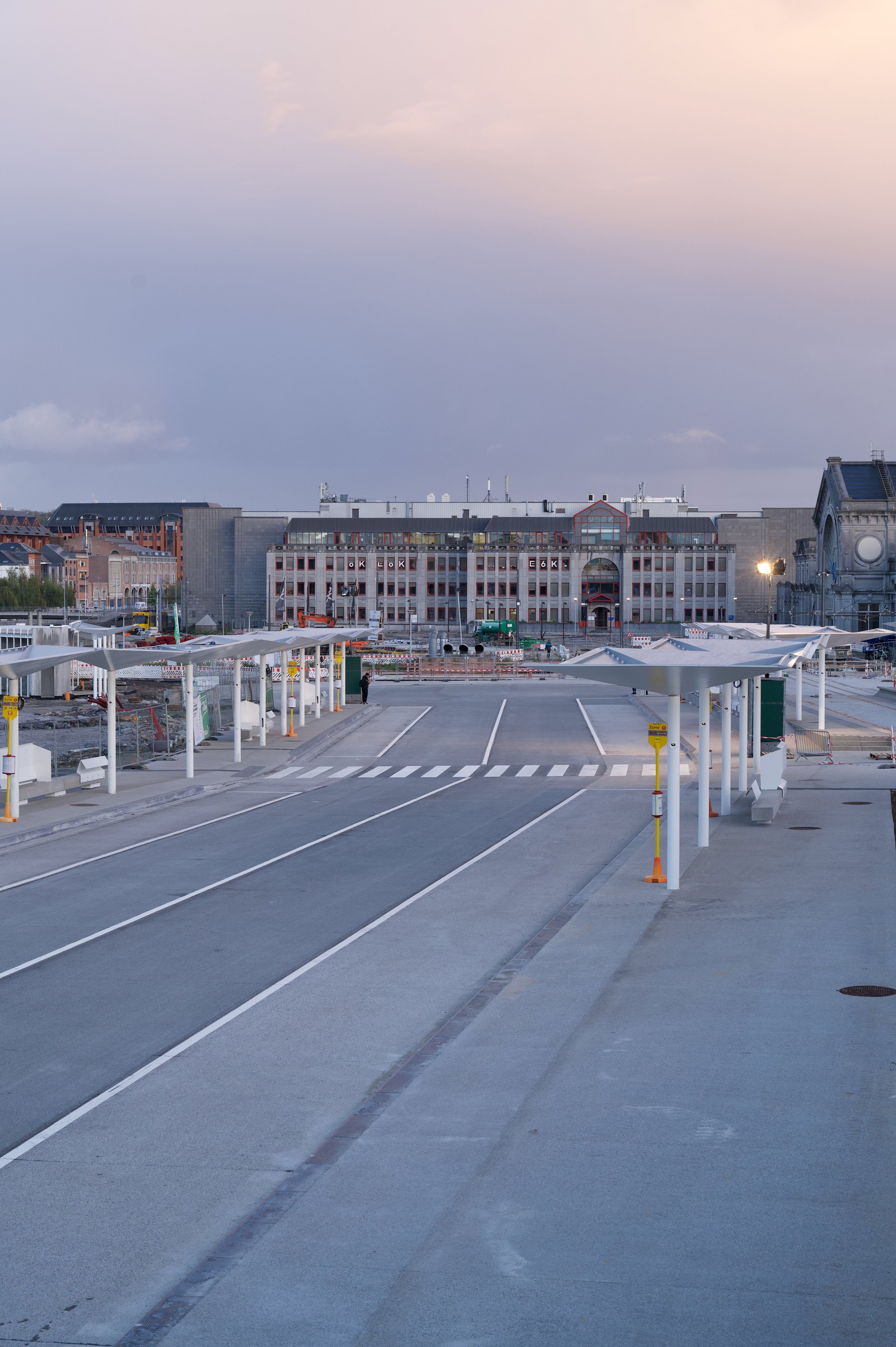 Esplanade de la gare de Charleroi_Charleroi Bouwmeester_221109_0828.jpeg