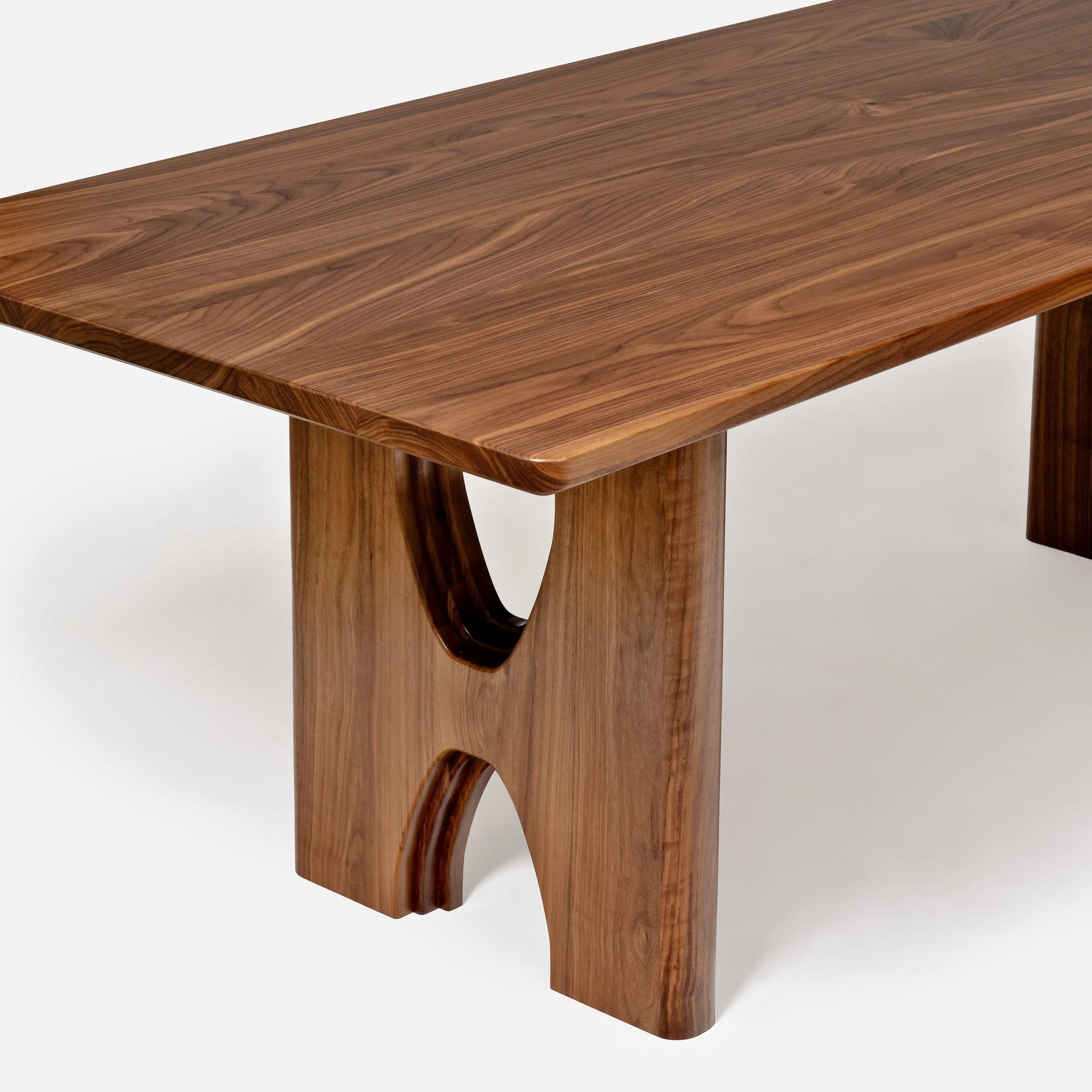 Close-up of premium American Black Walnut grain and beveled edge on a Sustar Woodworks dining table.