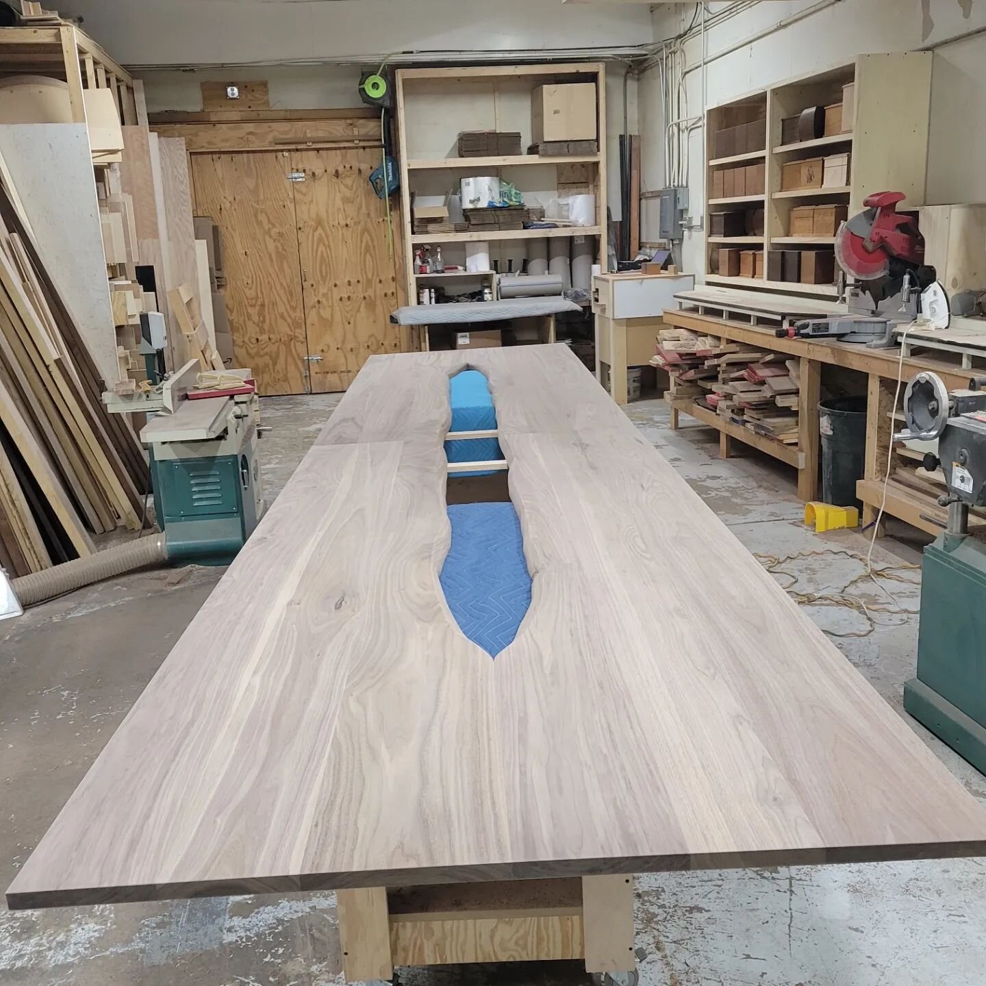 18ft walnut conference table ready for finish.

#woodfurniture #handcrafted #conferencetable #madeinmilwaukee