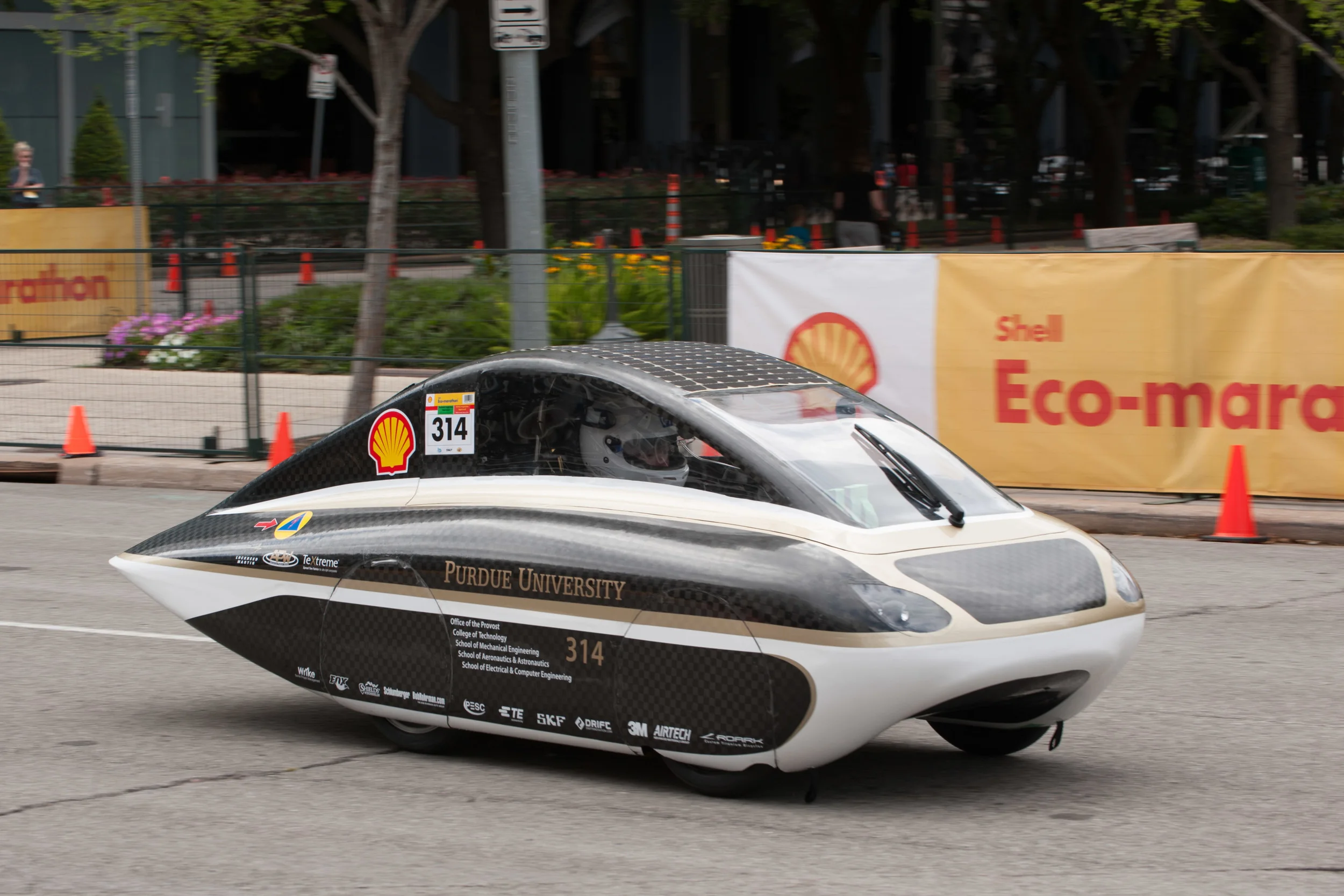 High-Tech Interface for a High-Tech Car