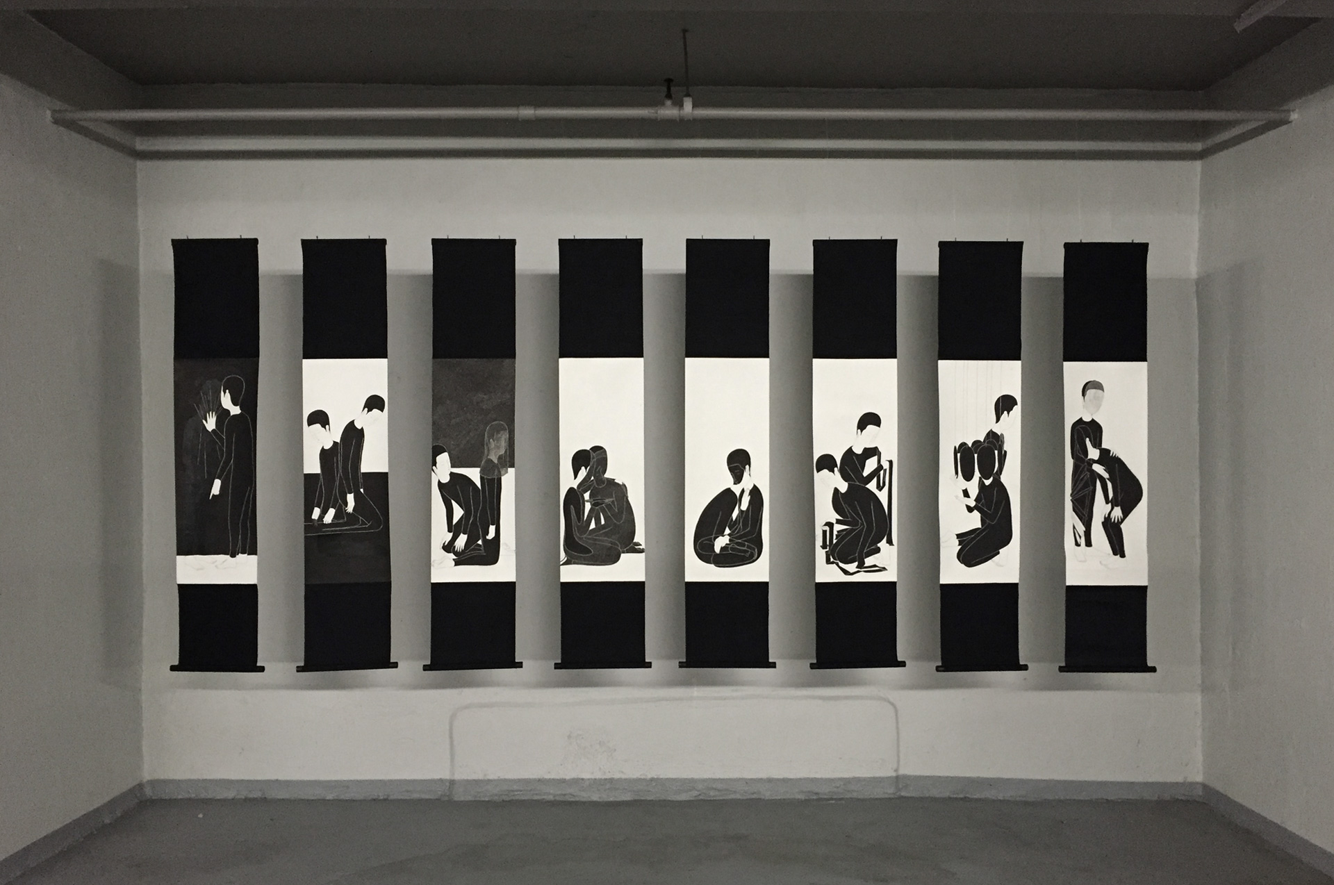 무언극 無言劇 / Silent move Op. 0110PS-1 ~ 8 - 26 x 69 cm, 한지에 먹 / Korean ink on Korean paper, 2015 Installed in CAVENDISH SQUARE, London, UK, 2015 제목 Titles (왼쪽부터 starting from the left) 너는 여기 있었다 내 젖은 손끝을 지나쳐 별빛 아래 숨어 그림자처럼 경계없이 여기 있었다 우리는 여기 있다 거두지못한 곡절 잊어버리고 무용한 가면따위 벗어버리고 다르지 않음을 위로하며 여기 있다 You were here Drifting through my fingers Hidden in the starlight Sharing face with me in the shadow We are here After long long twists and turns Seek and hide ourselves Chained and unchained each other