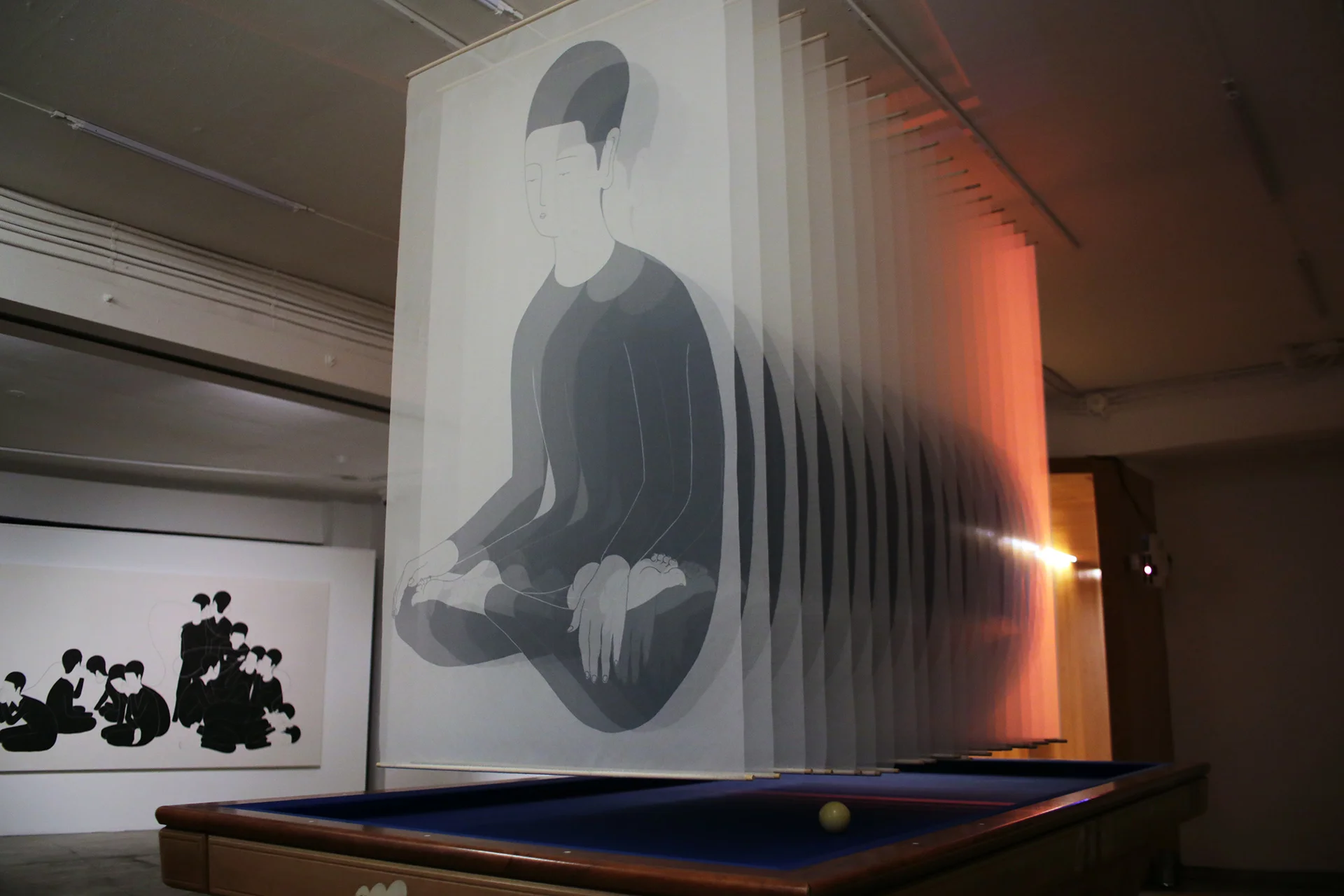 여러 하나 / Many any some one like me Op, 0112PI - 100 x 200 cm, 모시에 디지털 프린트, 빔프로젝터 가변설치 / Digital print on ramie fabric installation, 2015 Installed in D Project Space - Guseulmoa, Seoul, South Korea, 2015