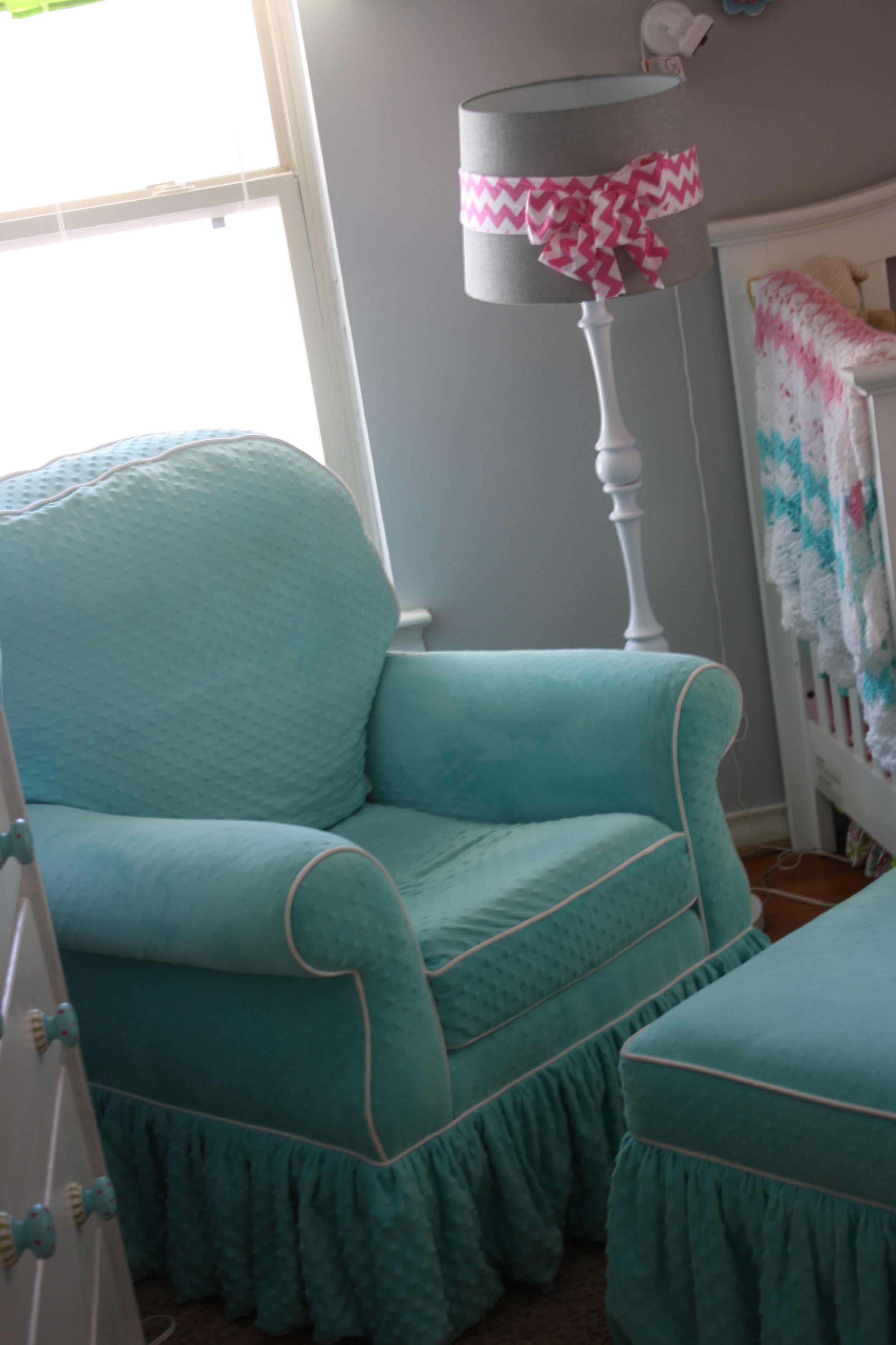 With left over fabric from the baskets, Martye made this bow to go around the lamp!