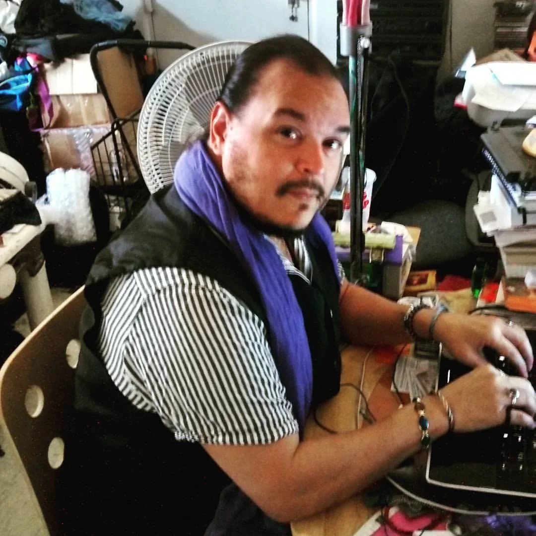 ROBERTALVAREZLOOKINFLY.jpg