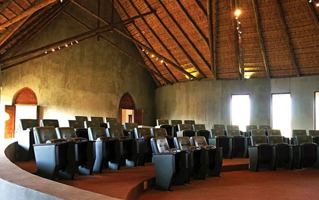 School Of Equine Management Excellence Theatre / Summerhill Stud (p)