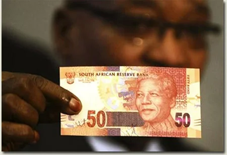 Jacob Zuma displays new Nelson Mandela banknotes