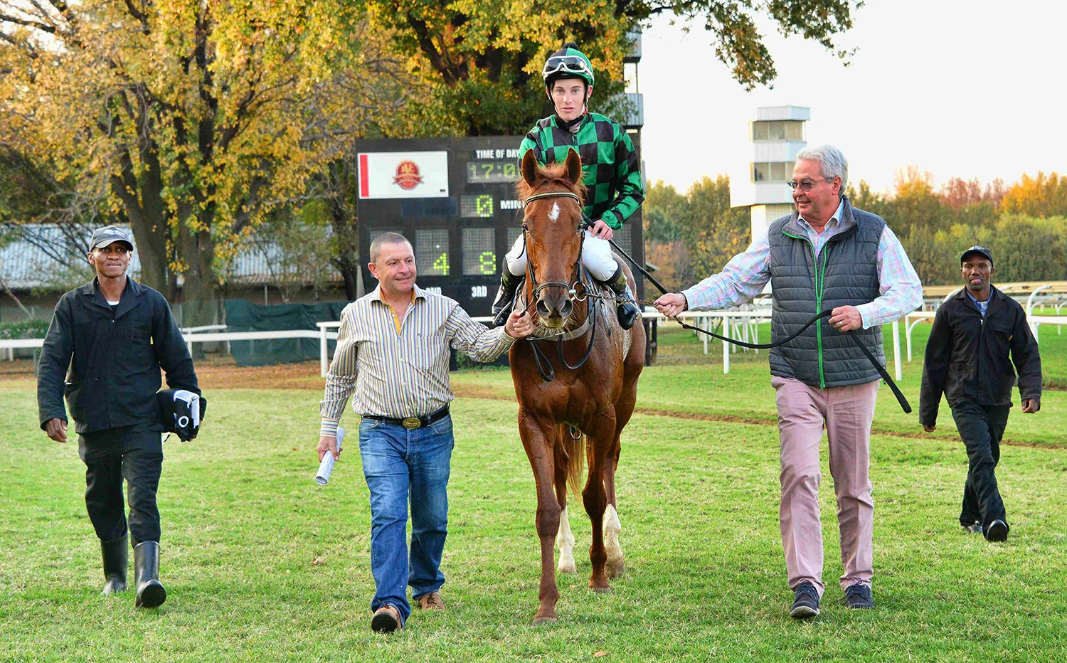 Gary Alexander and Bruce Gardner with Unagi (Admire Main) / JC Photos (p)