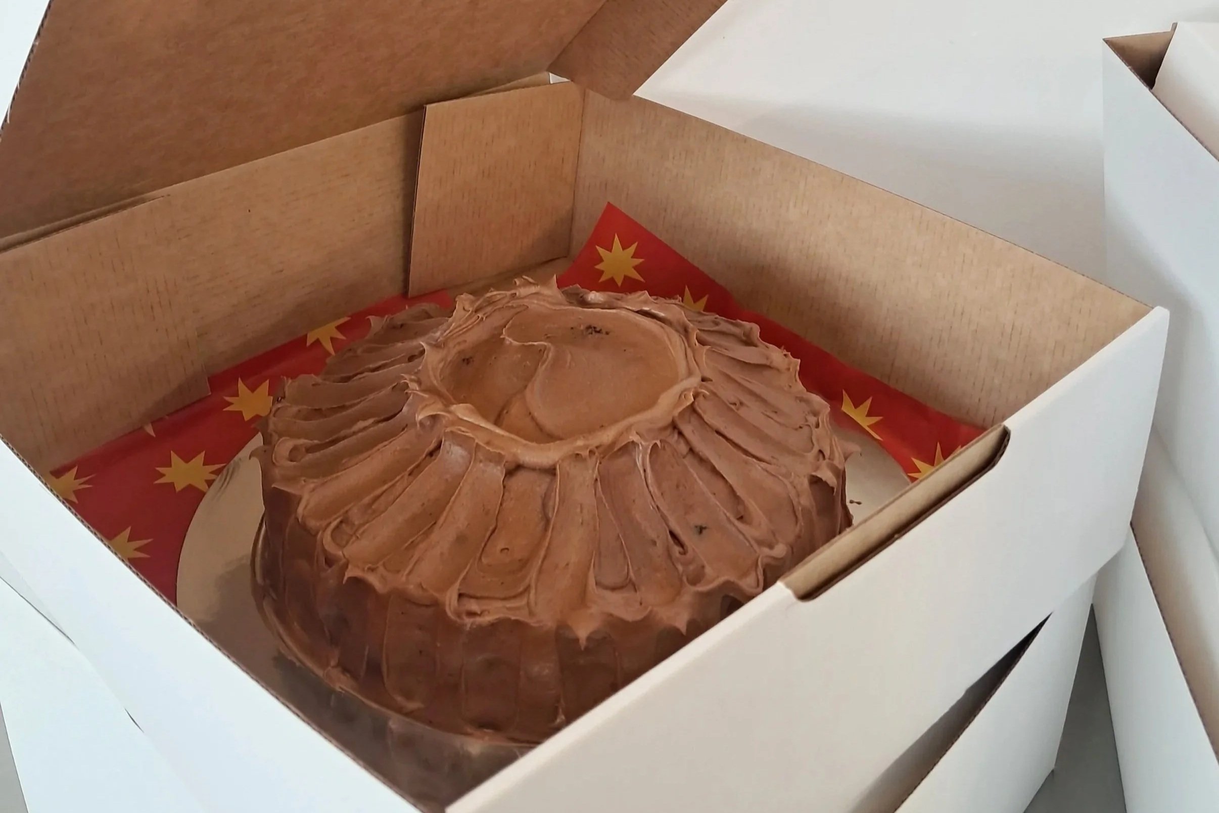 CLASSIC CHOCOLATE CAKE