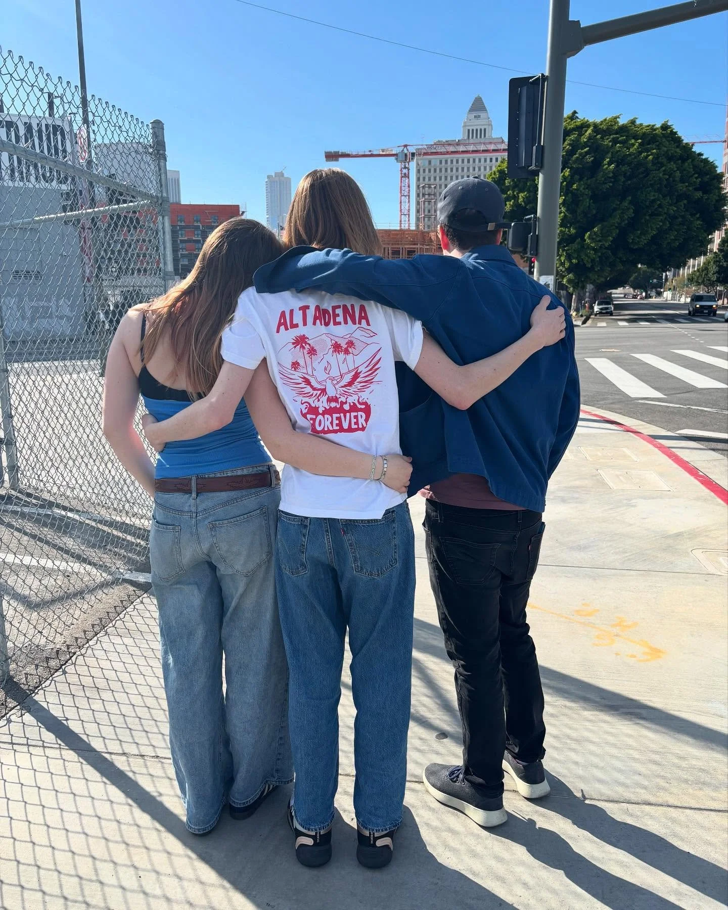 My brother @sammysachs flew in from Brooklyn for the weekend to help us with all things fire recovery and he is simply the Best Brother in the Whole Wide World. We are getting so close to moving back home! My teen&rsquo;s #altadenaforever shirt is fr