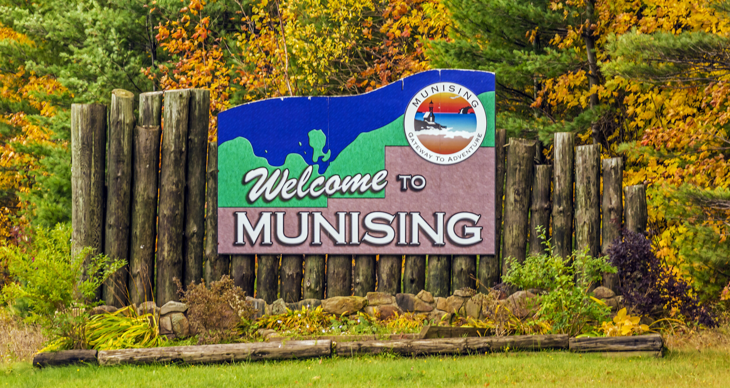  Welcome to Munising, Michigan 