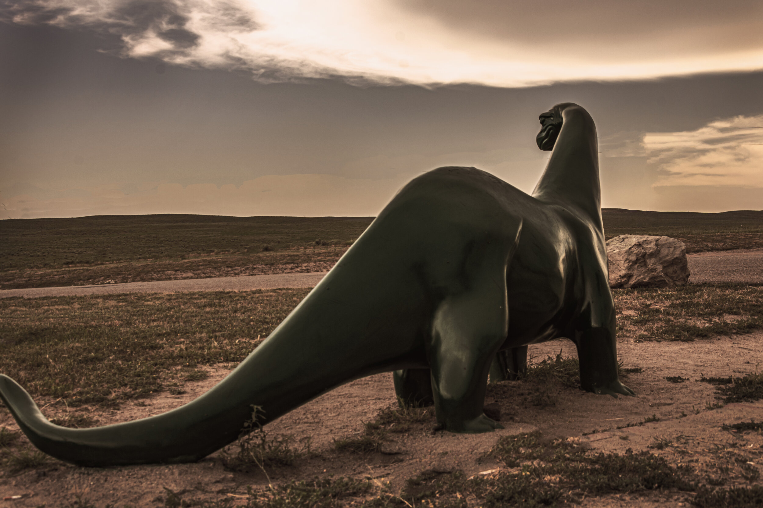  Sinclair dinosaur, color grading with Photoshop Lookup to give a realistic effect, eliminated fence in background 