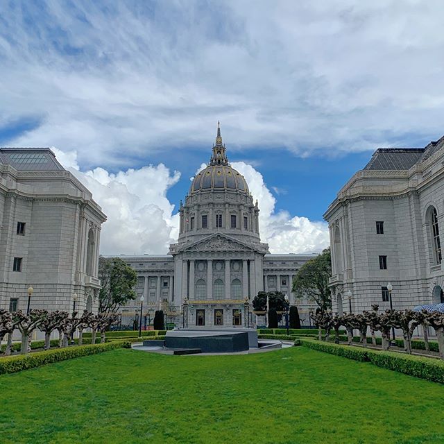 #sanfrancisco #cityhall from the war memorial lawn #cloudyday