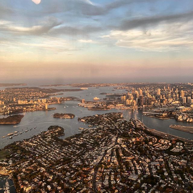 #midflight over #sydney right at sunset 🌅 #australia