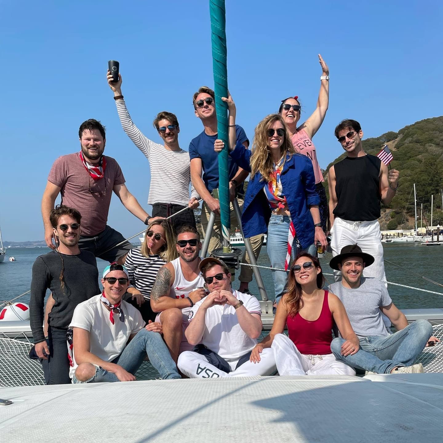 A dreamy sail in the bay with incredible friends to celebrate becoming a US citizen 🇺🇸 🌊 🛥