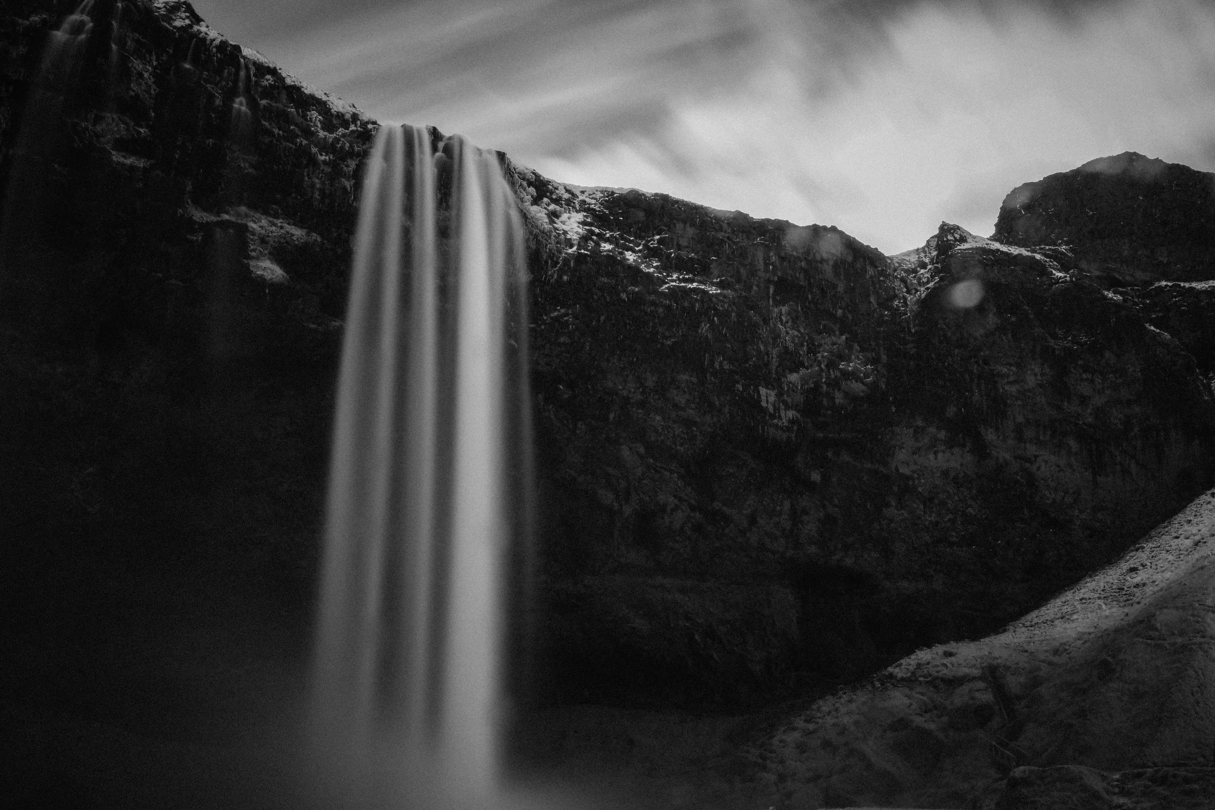 Seljalandsfoss BW.jpg