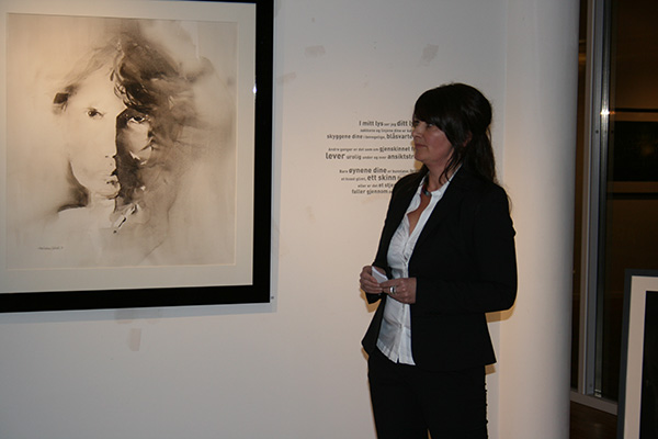 Hilde speaks about her exhibition. 