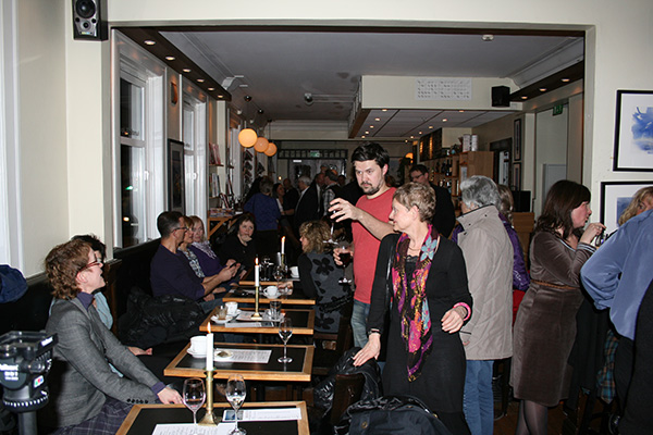 Some of the atmosphere at Café De 4 roser.