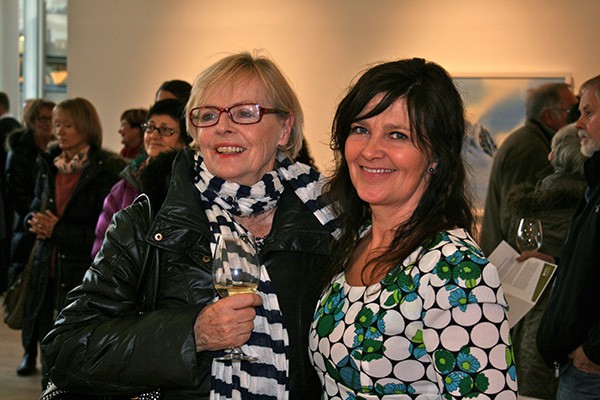Hilde sammen med Berit Høvde Efraimsen.