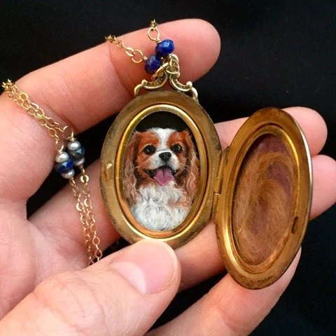 E.Marsch locket pet.jpeg