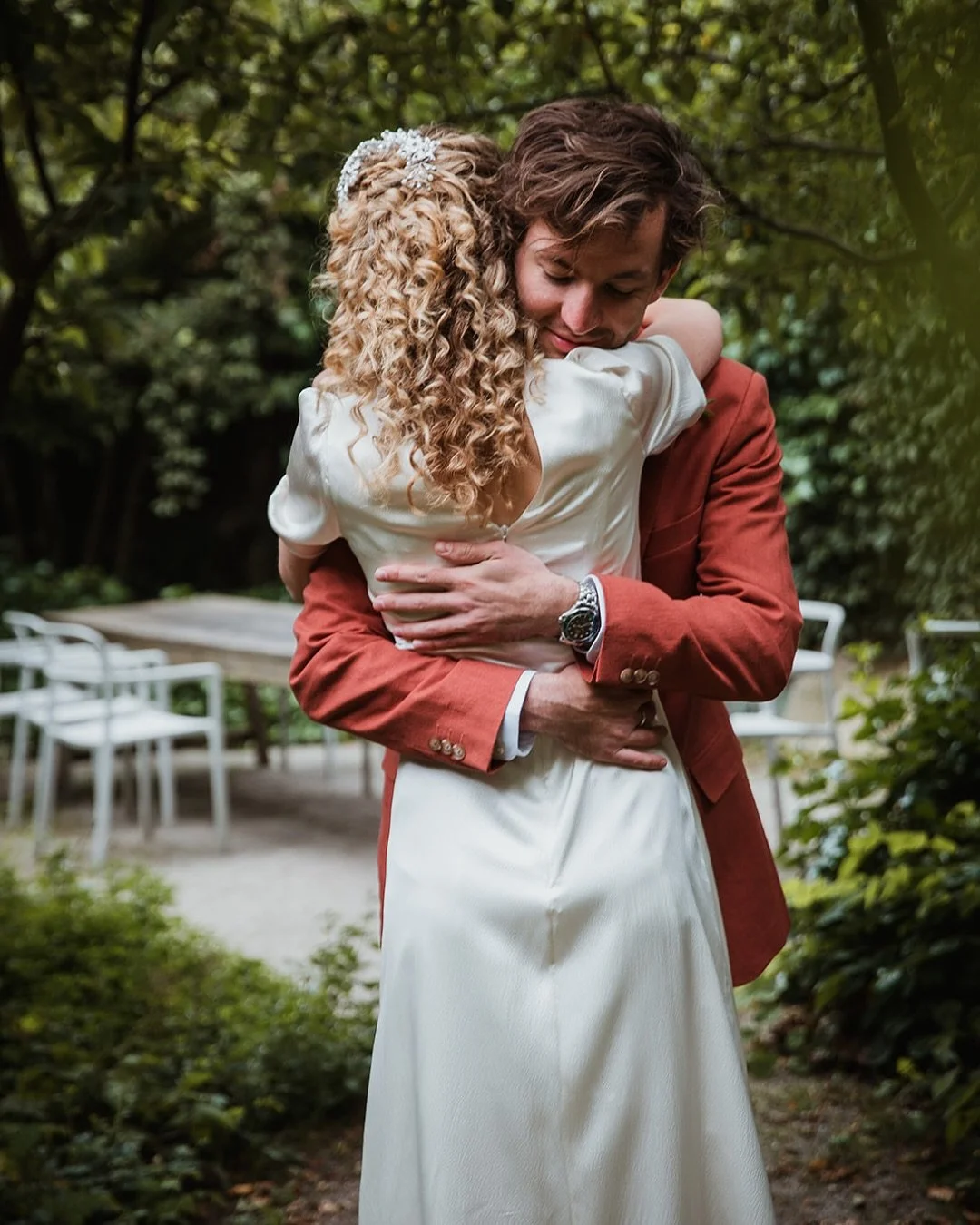 Abi &amp; Ben&rsquo;s London wedding at Oasis City Farm &mdash; where the city meets countryside charm, just a short stroll from the Southbank. 

From drinks in an urban garden bursting with colour to a barn alive with the rhythm of joyous Jewish dan