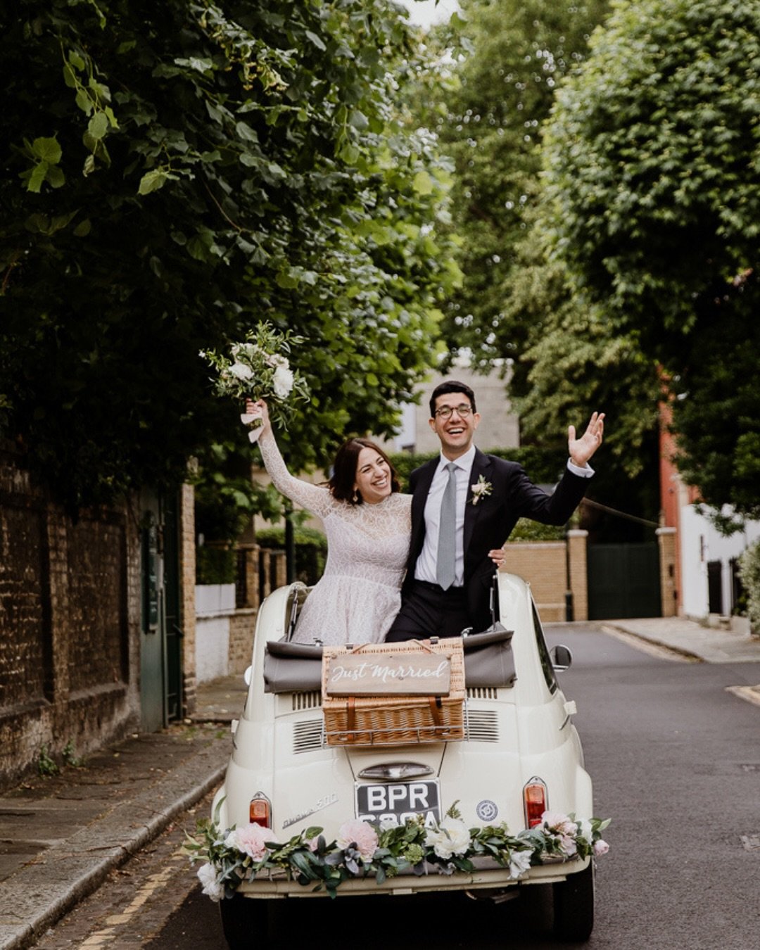 From &ldquo;I do&rdquo; at Chelsea Registry Office to cruising through the London streets of SW3 in a retro Fiat. The magnificent Yaz and Ali.
#ChelseaRegistryOffice #LondonWedding #LondonLoveStory #WeddingPhotography #ChelseaWedding #LondonBride #Re