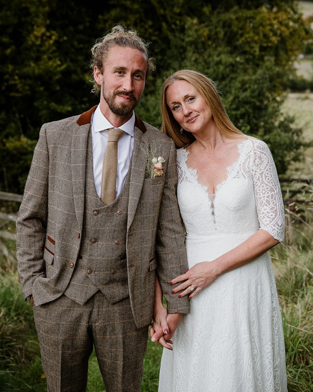 Set in the rolling valley of Combe, Jez and Sarah&rsquo;s wedding was a quiet celebration of place, nature and breathtaking scenery. Jez, a landscape designer, and Sarah, a dancer, crafted a day that felt deeply personal and intentional.

Their cerem