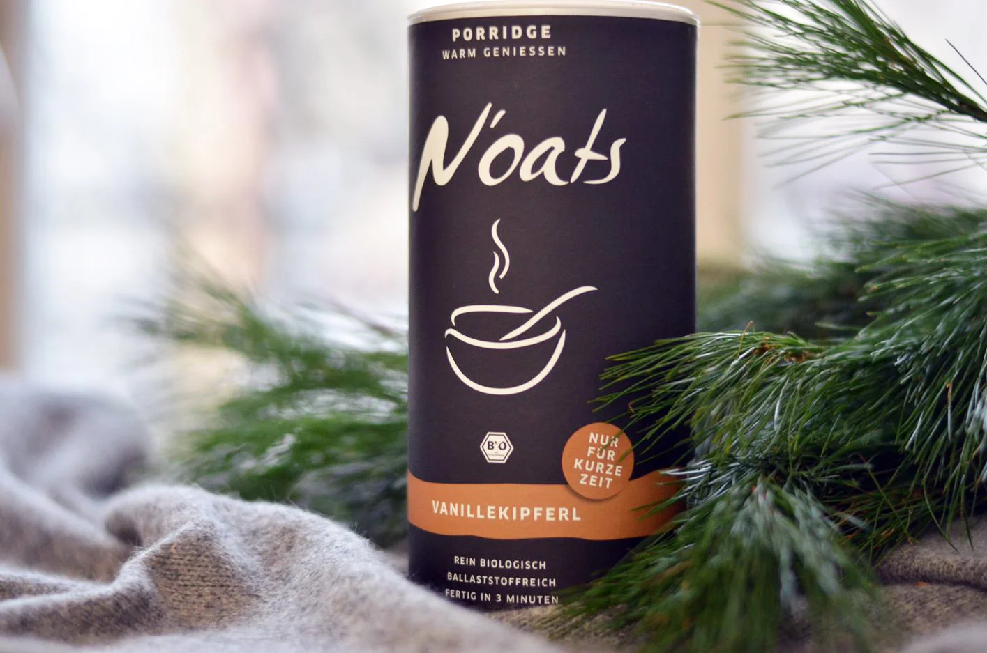 Organic Porridge mögen nicht nur die Schotten, wo das Gericht ursprünglich herkommt. Zum Frühstück ist die süße Variante immer und überall ein guter Start in den Tag. Mit der Special Edition zu Weihnachten kann man sogar vanillekipferlig backen!