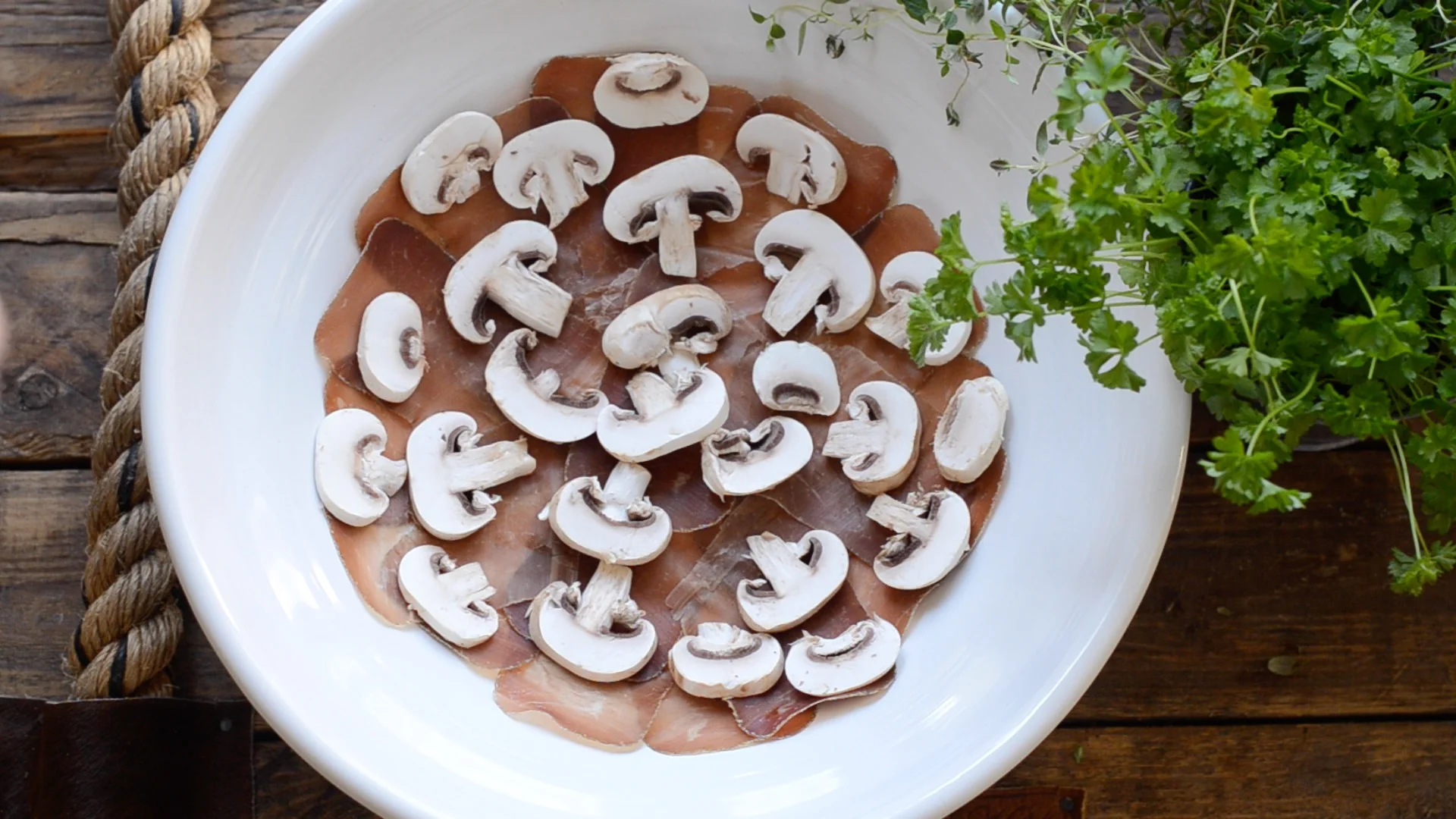 + 3 mittelgroße Champignons in Scheiben