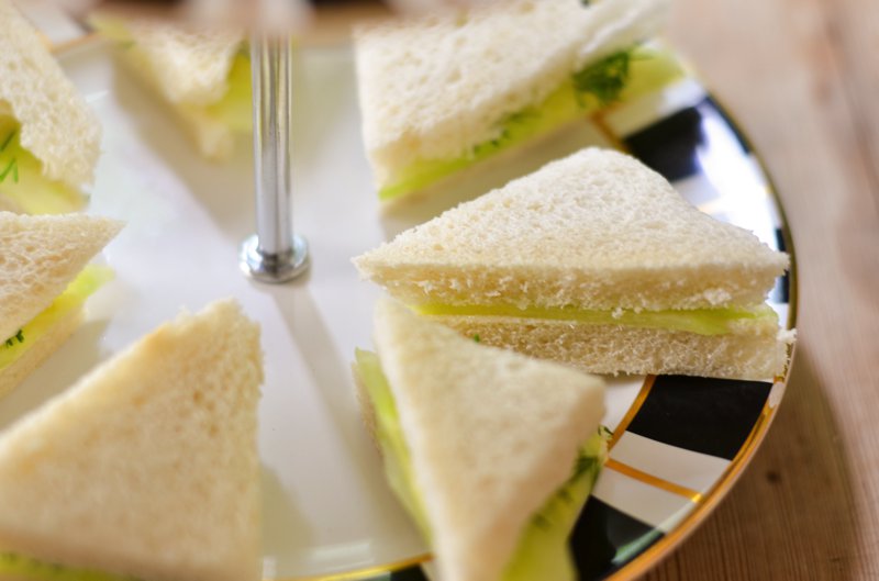Mach dazu: Britische Gurken-Butter-Sandwiches!