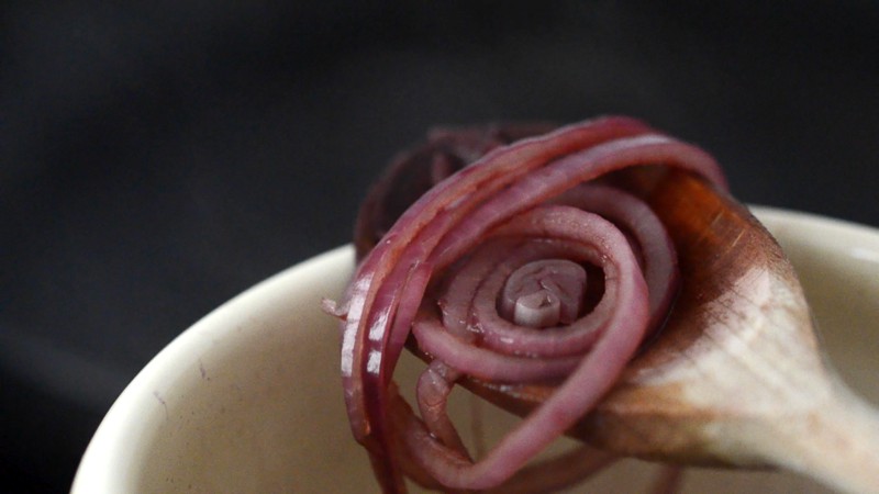 Einkochen bis der Rotwein verkocht ist