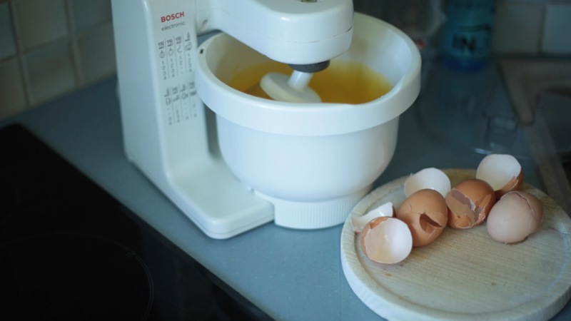 Eier dazugeben und weitere 3 Minuten gut verrühren