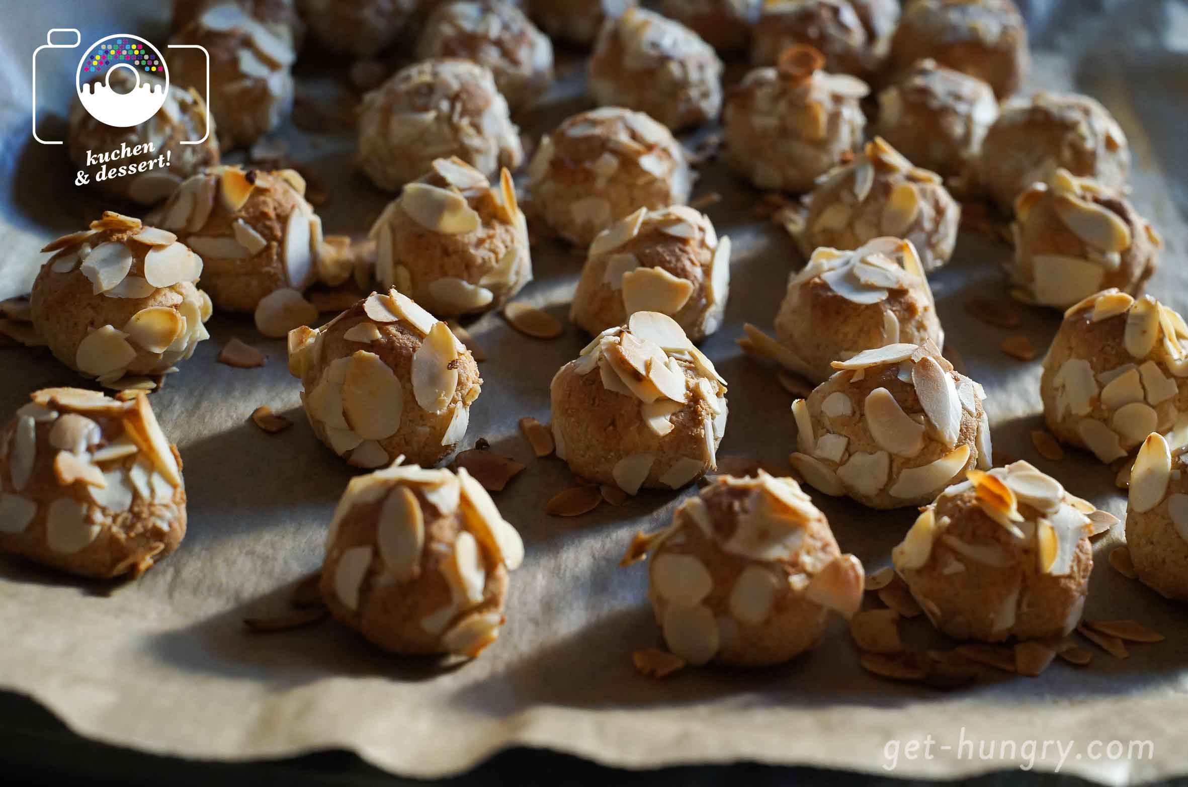 Duftende Schönheiten unter der Hitze. Aber aufgepaßt mit der Dauer in deinem Backofen. Bei mir backen die perfekten Kekse 18 Minuten mit 170° C Umluft.