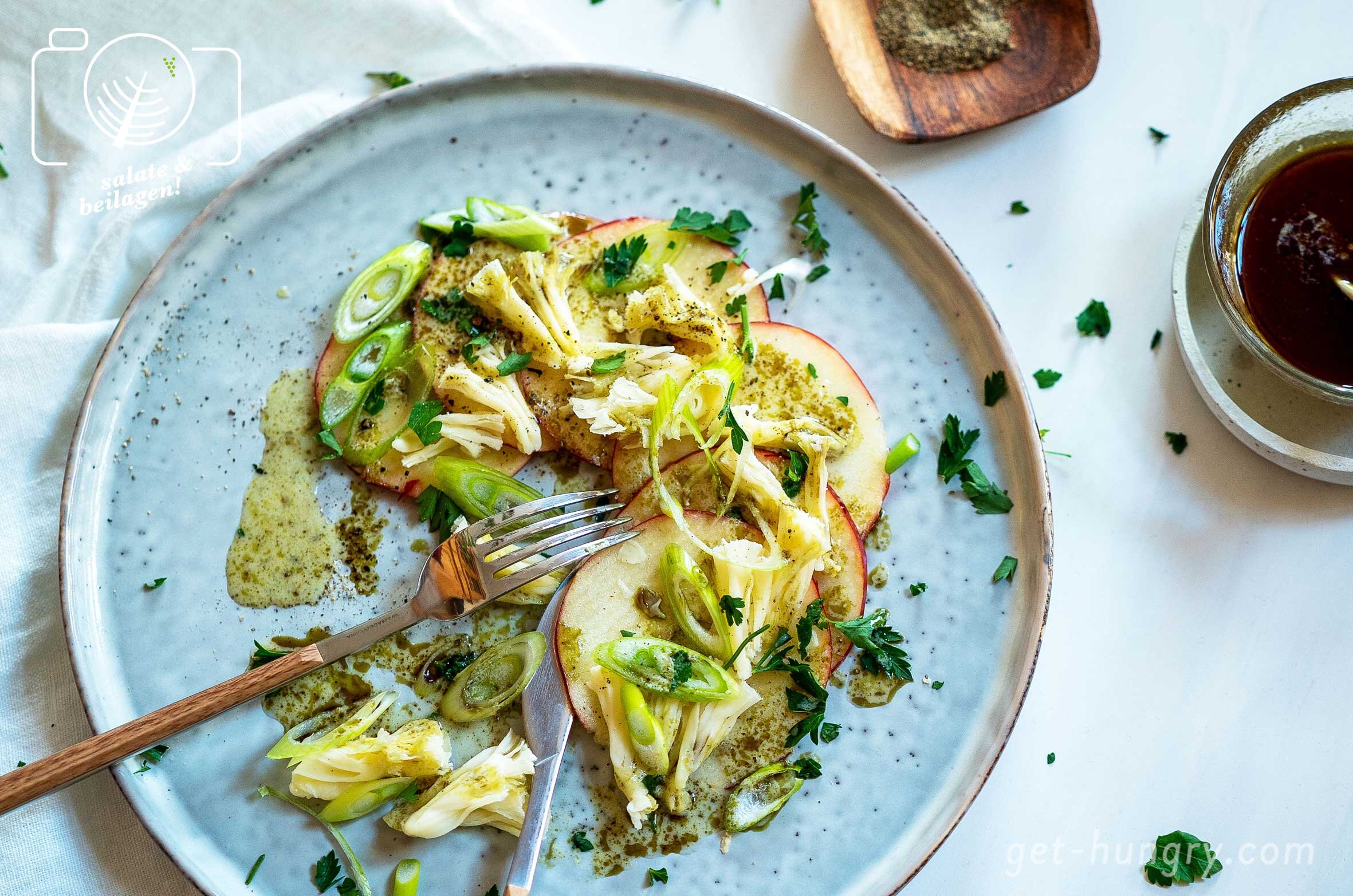 Apfel-Käse-Carpaccio mit Kürbiskernöl-Vinaigrette — get hungry!