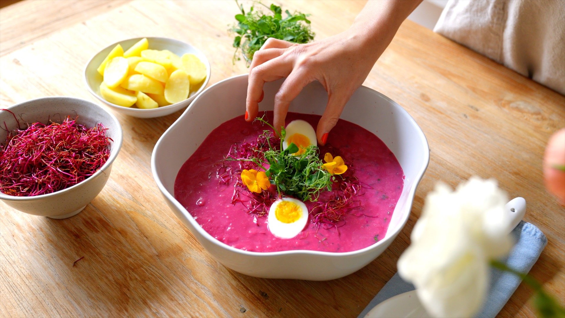 Rote_Bete_Suppe_Harmony_Kitchen_Still_02.jpg