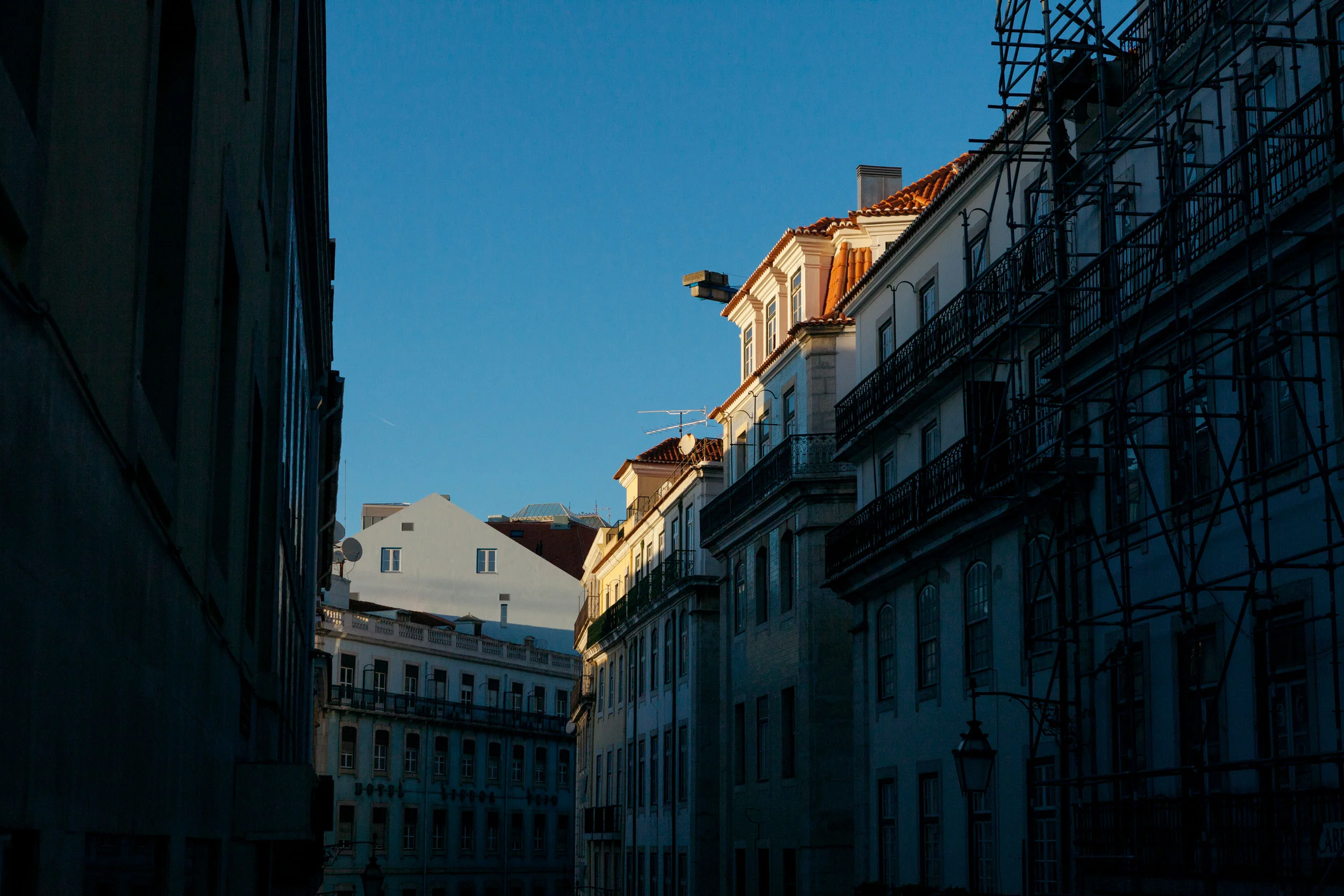  Light and shadows of Lisbon 