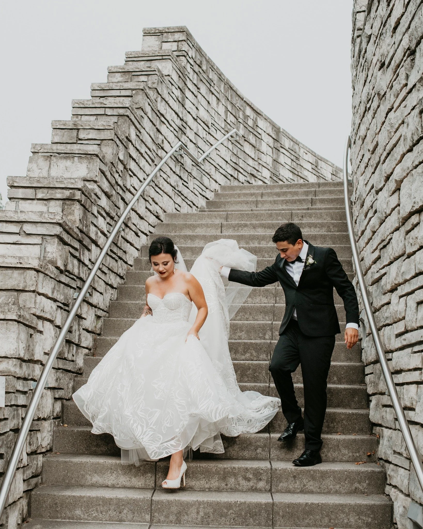 What it's like having me as your wedding photographer: I don&rsquo;t stress and there is no lighting situation I can&rsquo;t handle. Your disorganized family won&rsquo;t make me crazy. 

When it&rsquo;s time for photos, it doesn&rsquo;t feel like a p