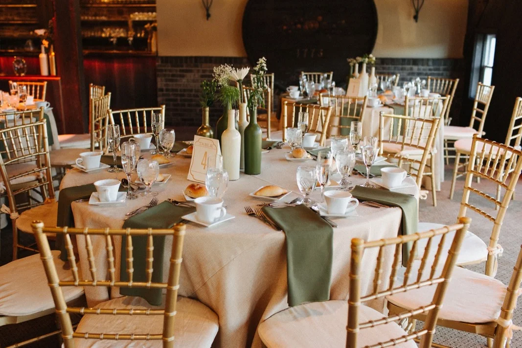 53_18_03_31_dana_pat0432_barn,_rustic,_spring,_wedding,_nature,.jpg