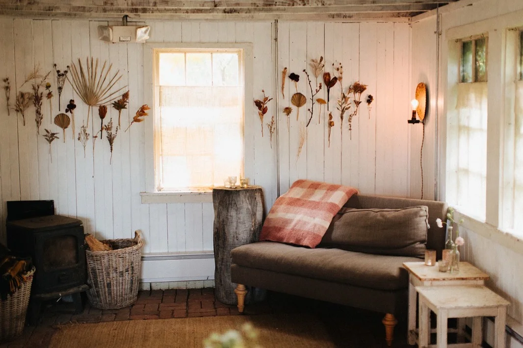 intimate_rustic_garden_wedding_terrain