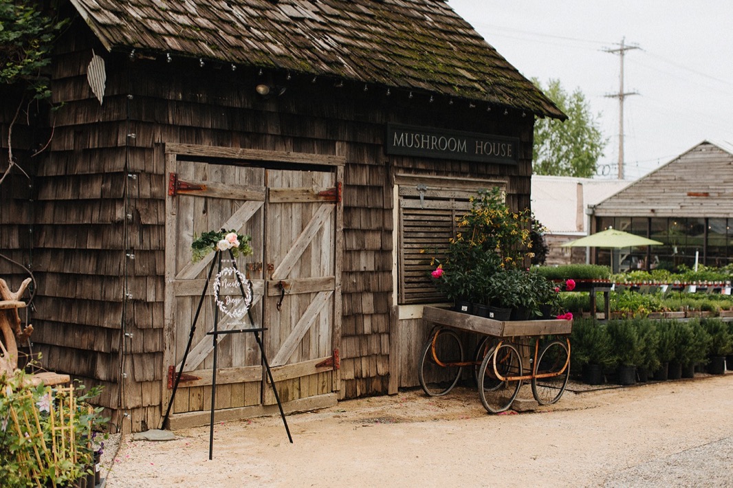 intimate_rustic_garden_wedding_terrain