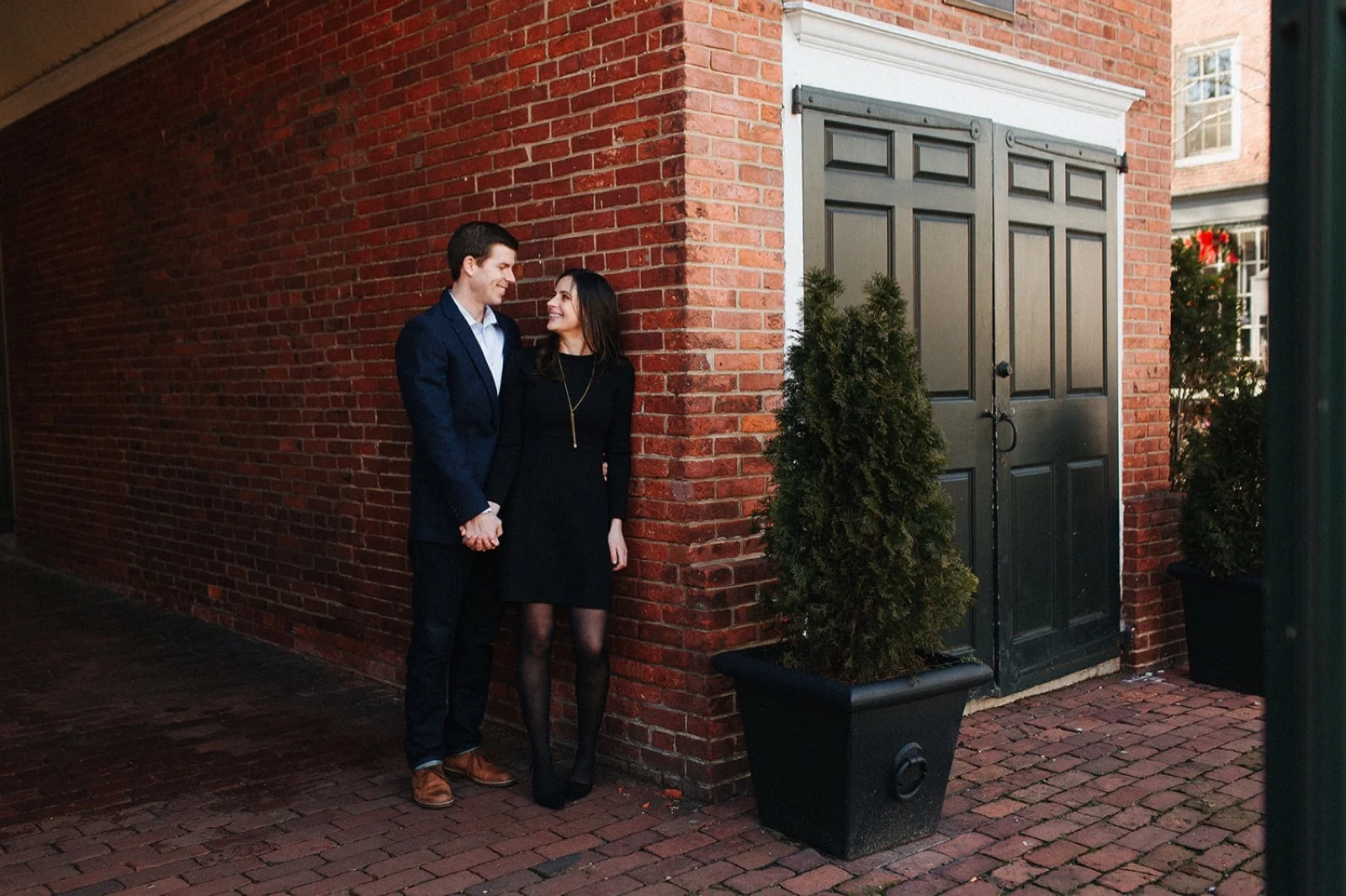 09_Headhouse_photography_engagement_philadelphia.jpg