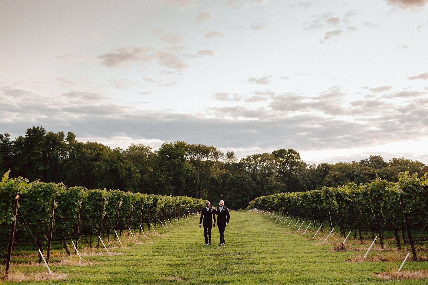 same-sex-summer-winery-wedding