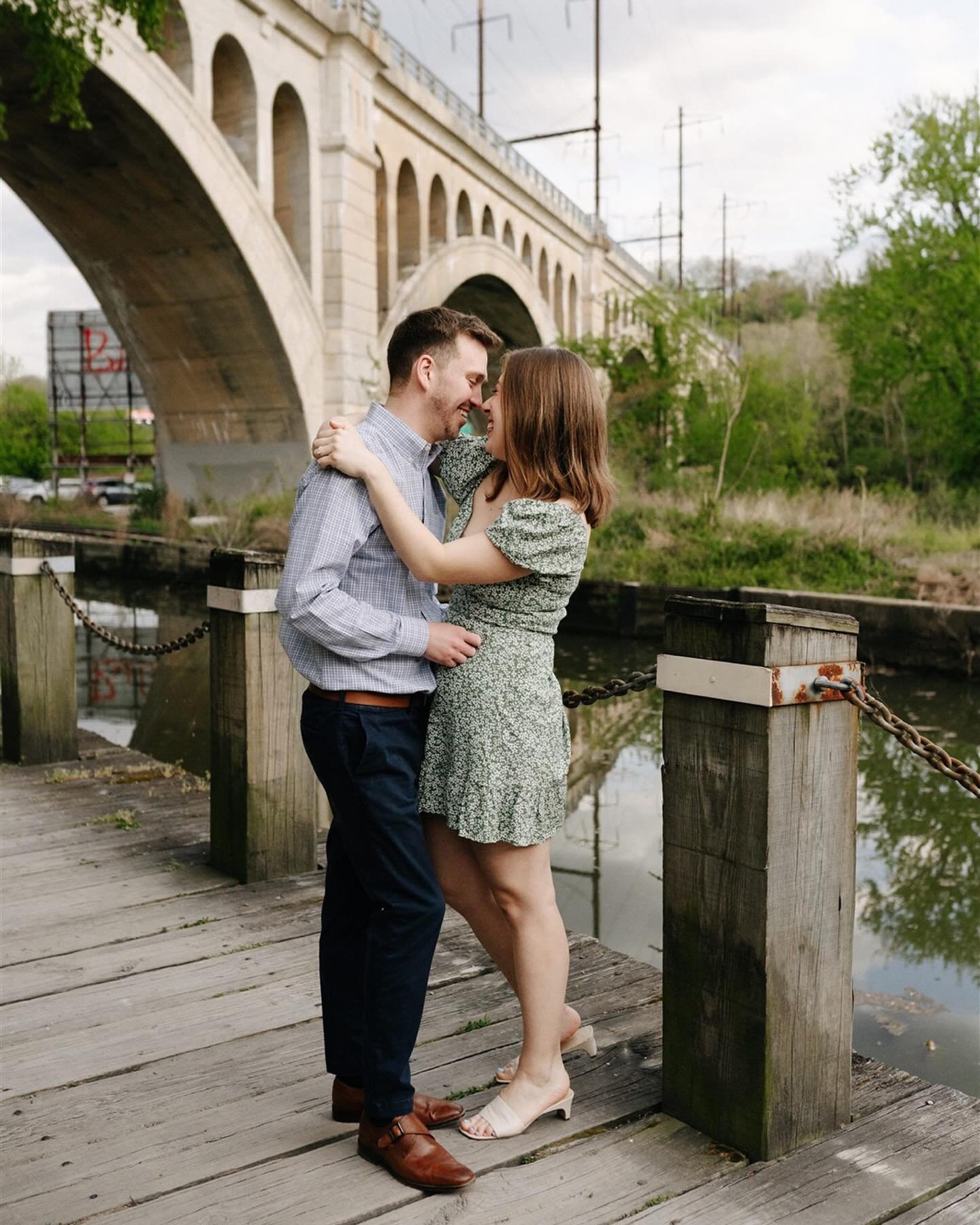 Love this sweet and joyful Manayunk engagement session!